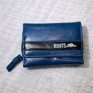 VINTAGE ROOTS Blue & Black Leather Trifold Unissex Wallet